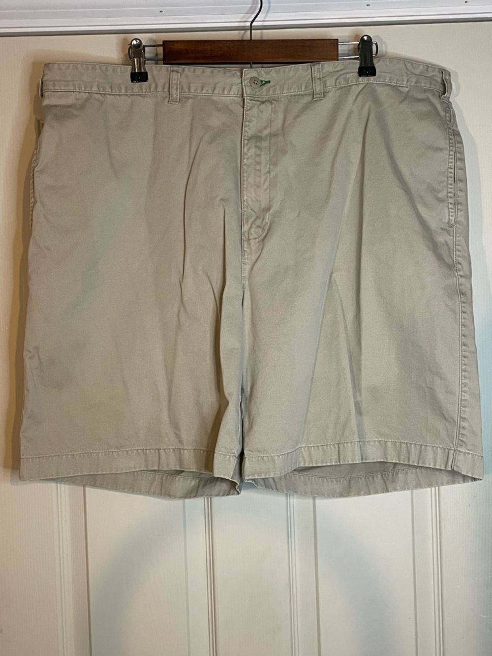 Vintage Tommy Hilfiger Khaki Tan 42 x 8 Chino Shorts 100% cotton